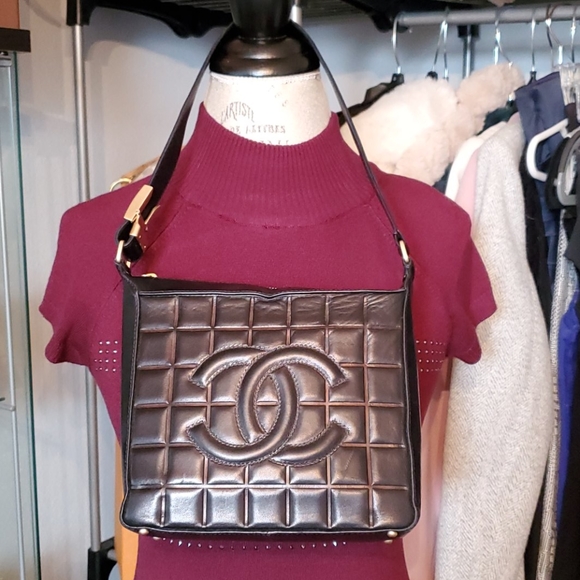 CHANEL Handbags - Authentic Vintage Chanel "Camera Sac handbag "